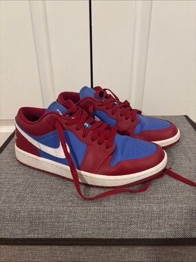 Nike Men's Low-Top Sneakers in Blue, Burgundy, and White (size 8 women)